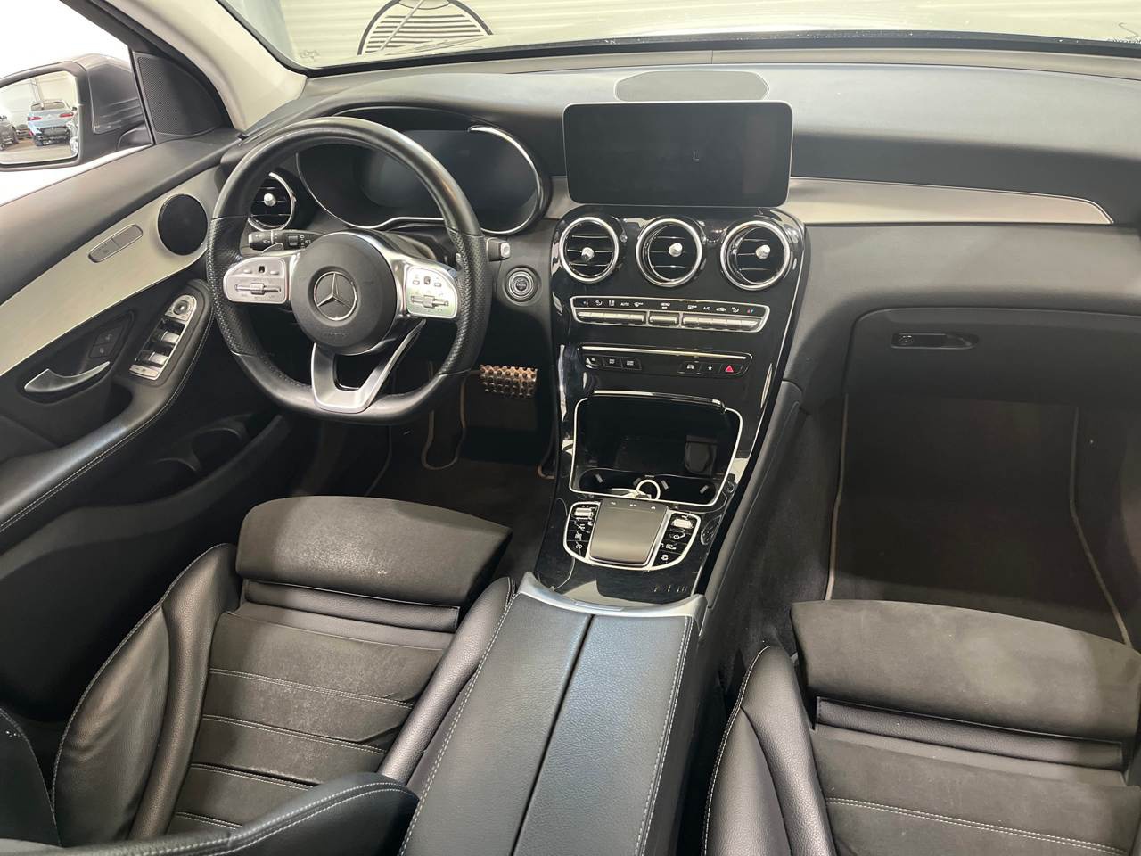 Mercedes-Benz GLC 200 d AMG-Line NAVI LED PANO Sound RFK 5