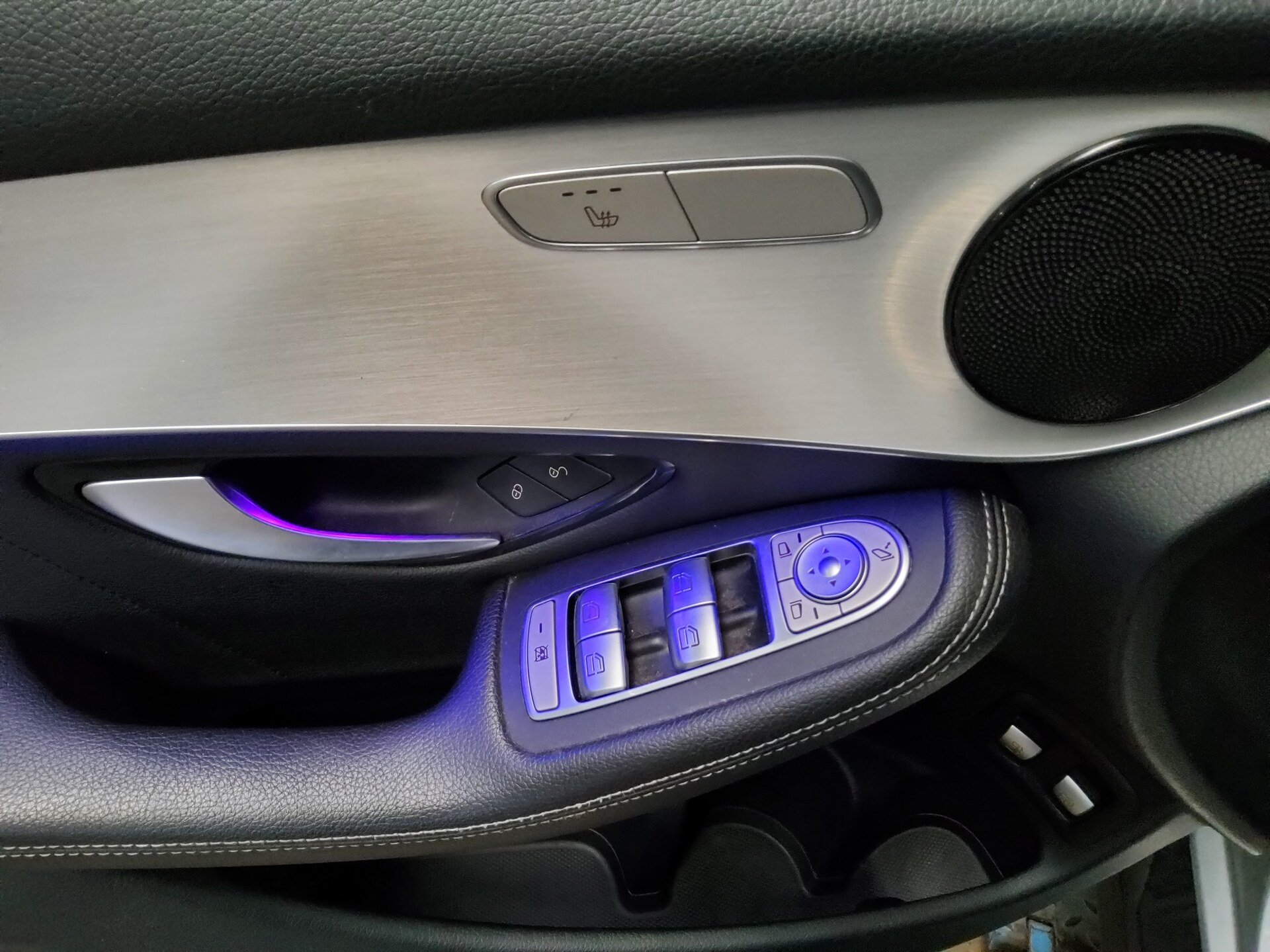 Mercedes-Benz GLC 300 e AMG-Line Night Navi MB-LED Widescreen Pano 10