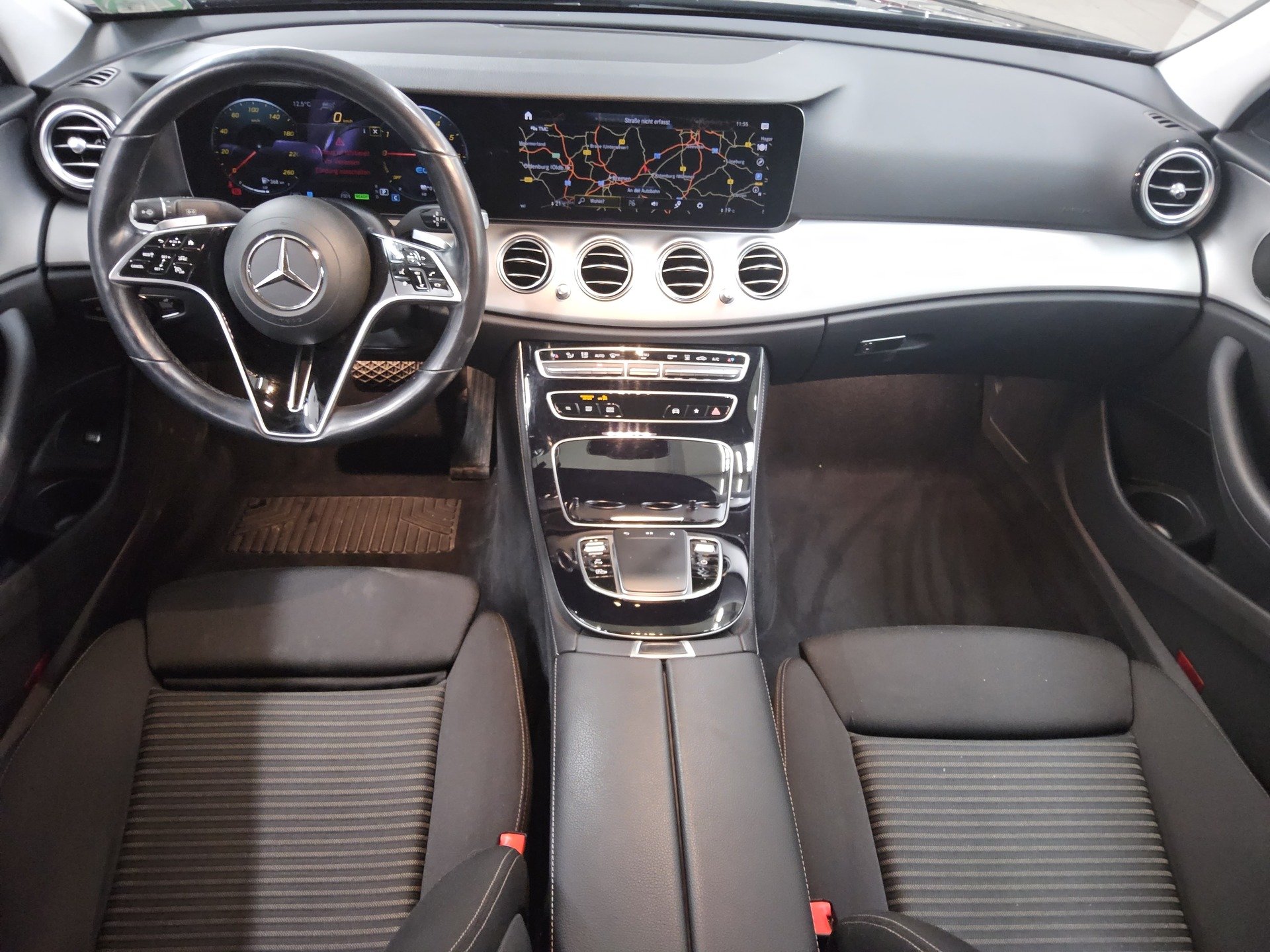 Mercedes-Benz E 300 de Widescreen LED RFK PDC 5
