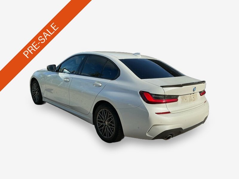BMW 330e M-Sport T-LEDER KLIMAAUT LED SPORTSITZE PDC 3