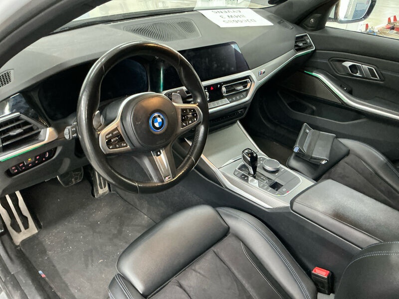 BMW 330e M-Sport T-LEDER KLIMAAUT LED SPORTSITZE PDC 5