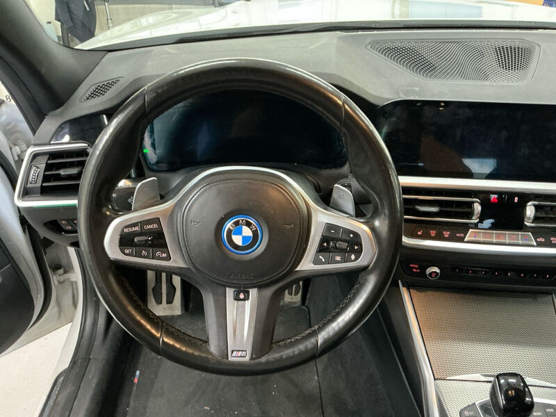 BMW 330e M-Sport T-LEDER KLIMAAUT LED SPORTSITZE PDC 7