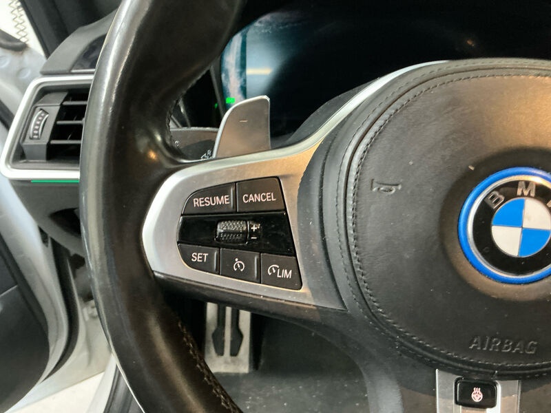BMW 330e M-Sport T-LEDER KLIMAAUT LED SPORTSITZE PDC 11