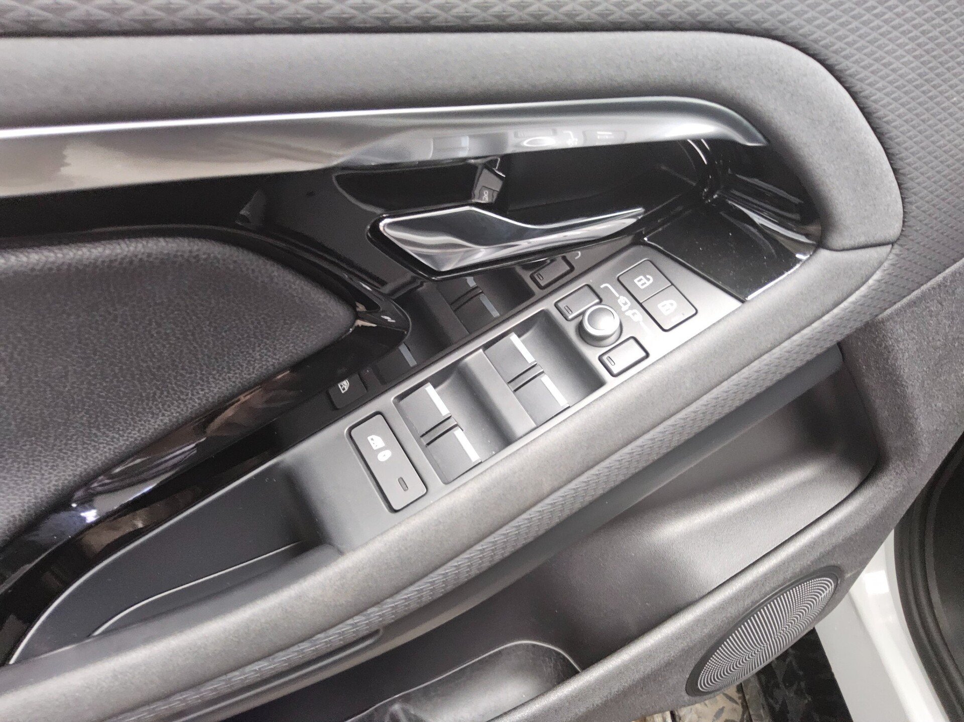Land Rover Range Rover Evoque 1.5 P300e Hybrid Navi LED RFK 9