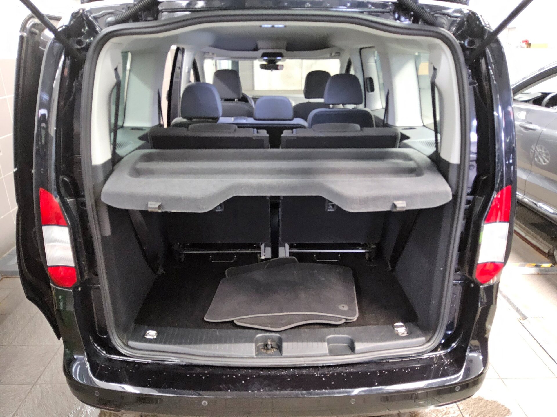 Ford Grand Tourneo Connect 2.0 EB Trend 7-Sitze Navi 12