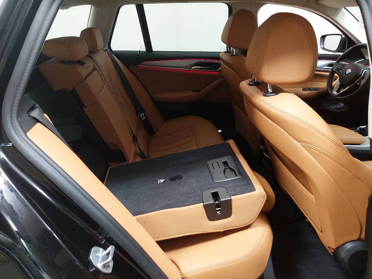 BMW 520d Touring LEDER LED SHZ HUD PDC 18
