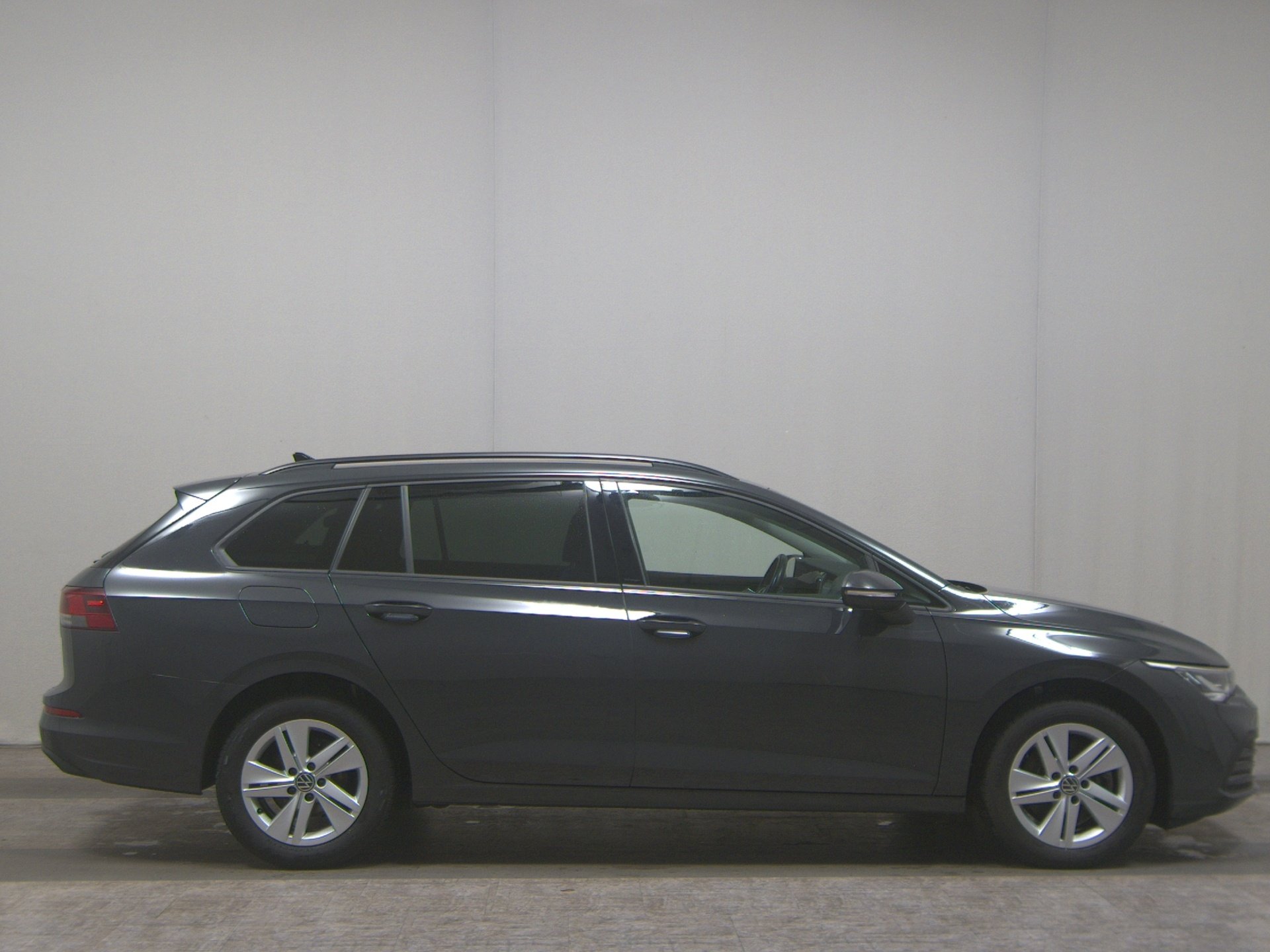 Volkswagen Golf-8 Var. 2.0 TDI Life Navi LED AID AHK ACC