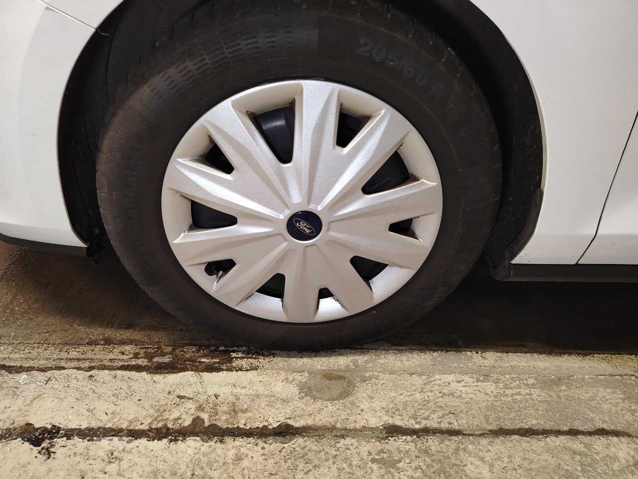 Ford Focus Turnier 1.5 EB Titanium NAVI LED SHZ PDC 12