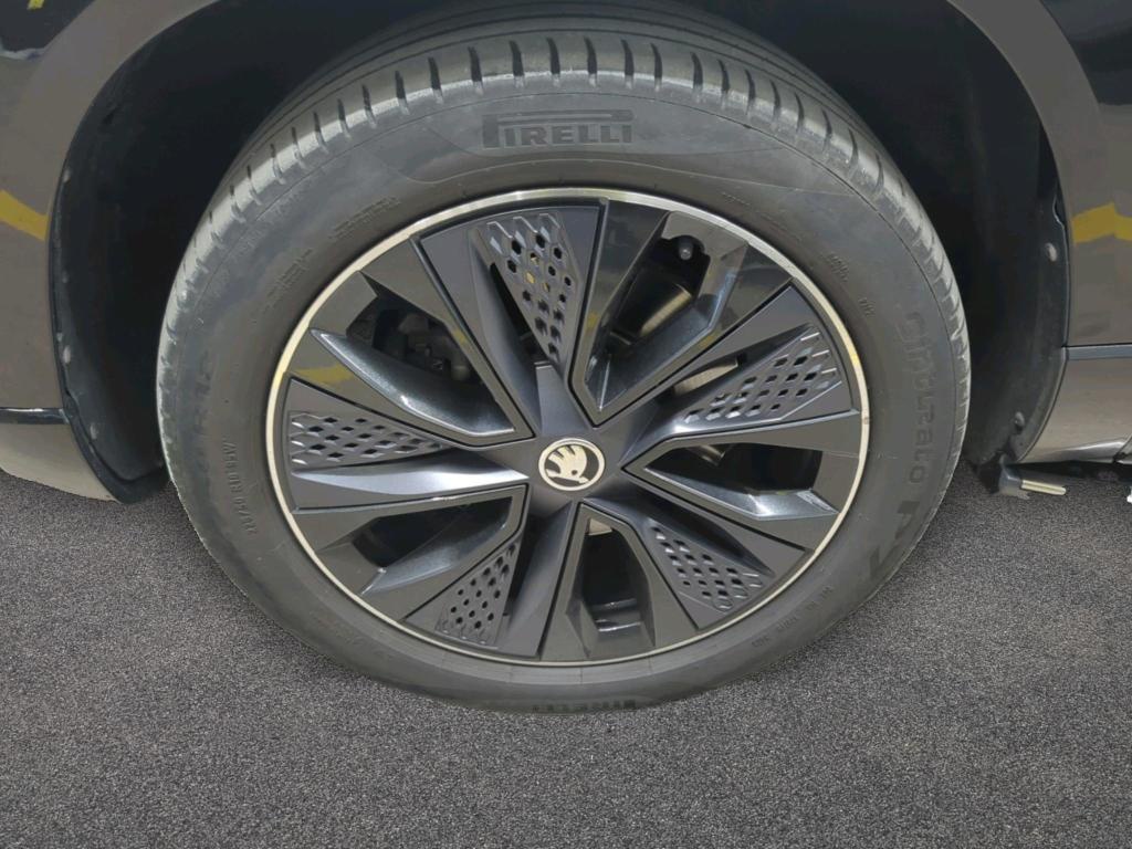 Skoda Karoq 2.0 TDI 4x4 SportLine NAVI SPORTSITZE KLIMAAUT LED RADIO 12