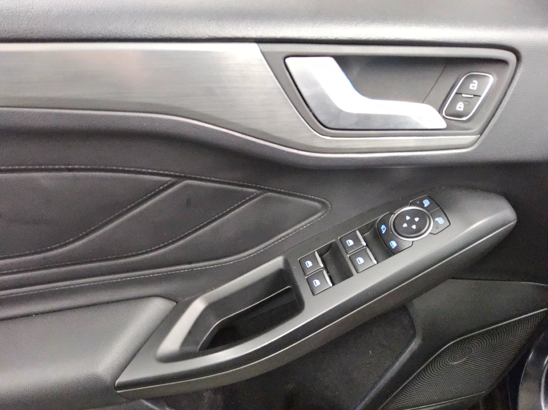 Ford Focus Turnier 1.5 EB Titanium Navi LED RFK ACC 9