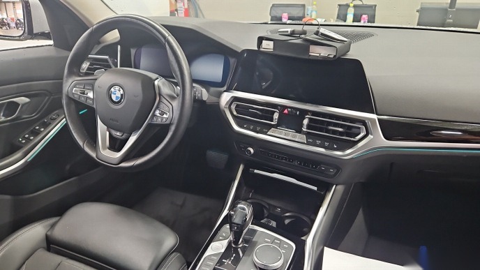BMW 330e Touring Sport-Line Navi LED Shz T-Leder PDC 5
