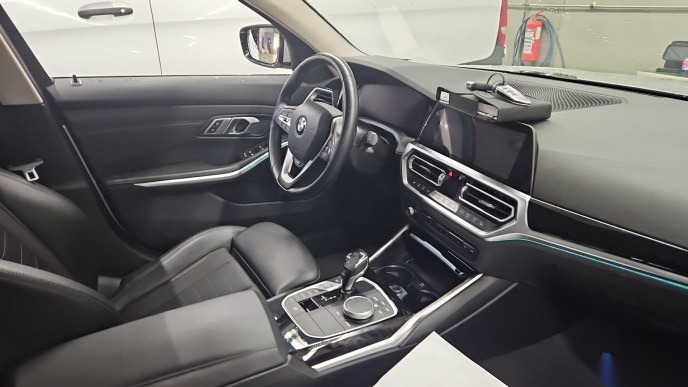 BMW 330e Touring Sport-Line Navi LED Shz T-Leder PDC 6