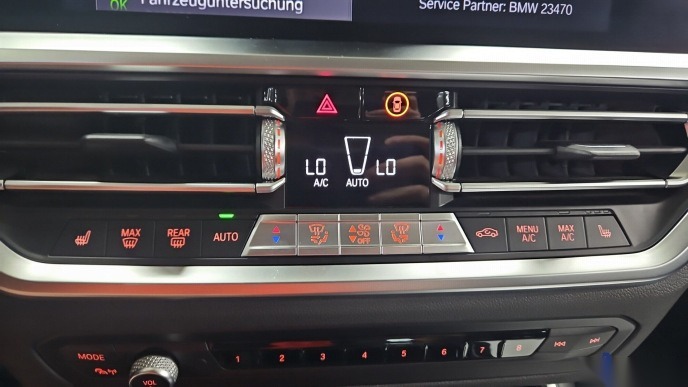 BMW 330e Touring Sport-Line Navi LED Shz T-Leder PDC 9