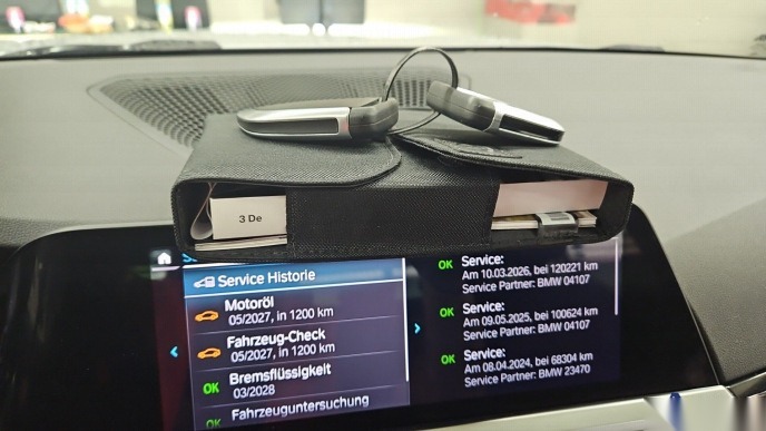 BMW 330e Touring Sport-Line Navi LED Shz T-Leder PDC 10