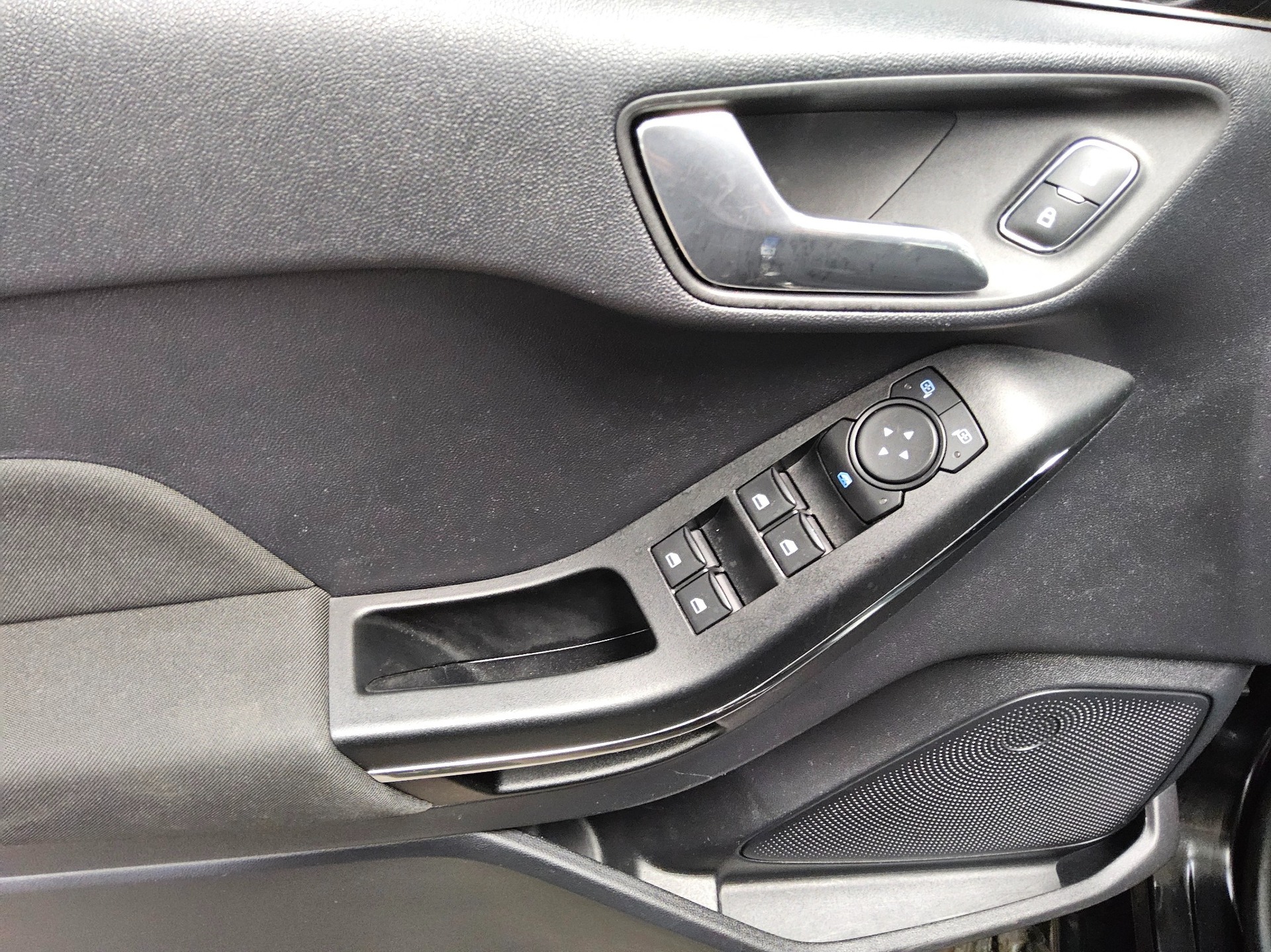 Ford Fiesta 1.1 Titanium Navi LED B&O RfK PDC Shz DAB 9