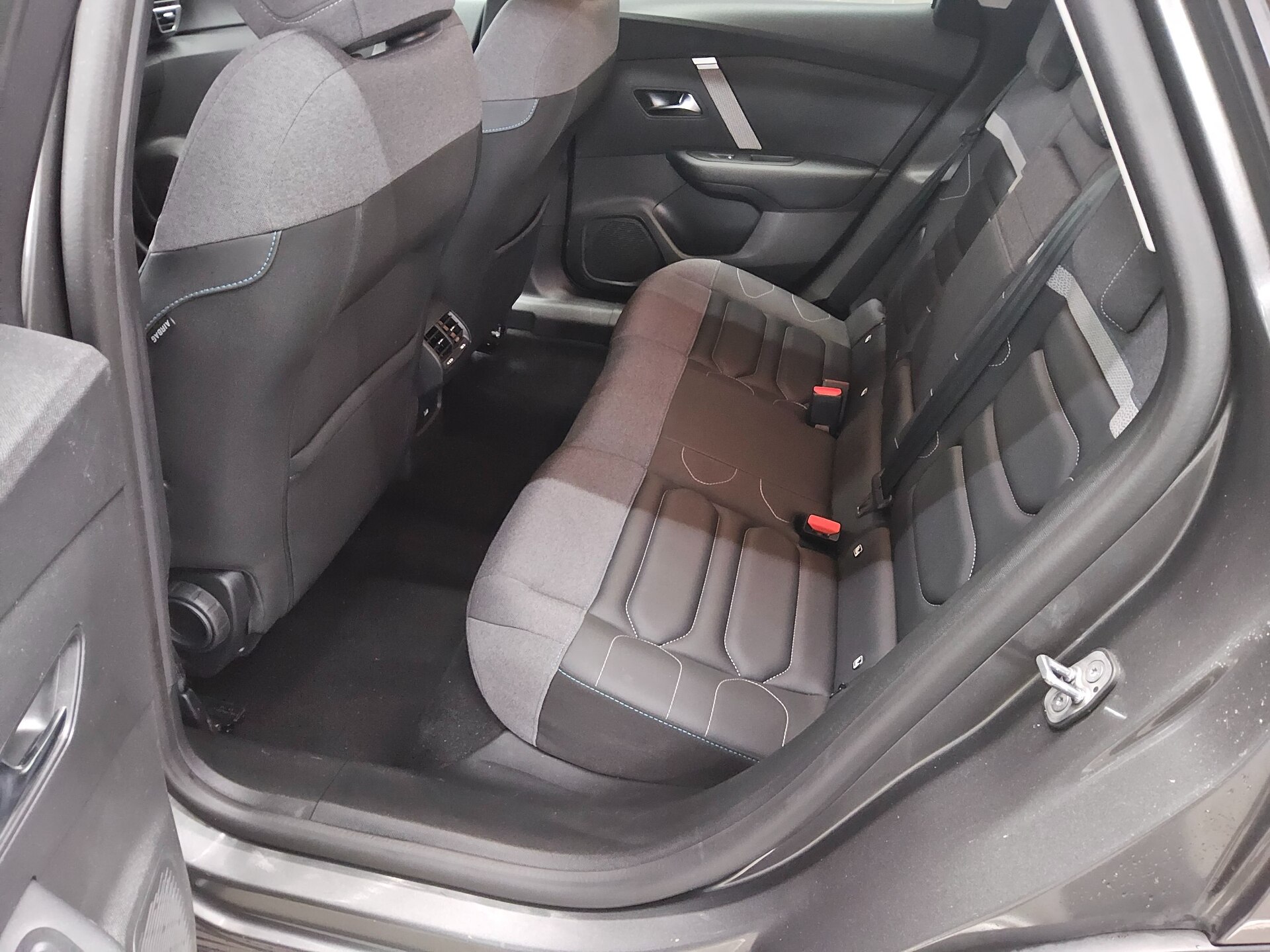 Citroën C4 1.2 PureTech KLIMAAUT SHZ HUD PDC KAMERA 13