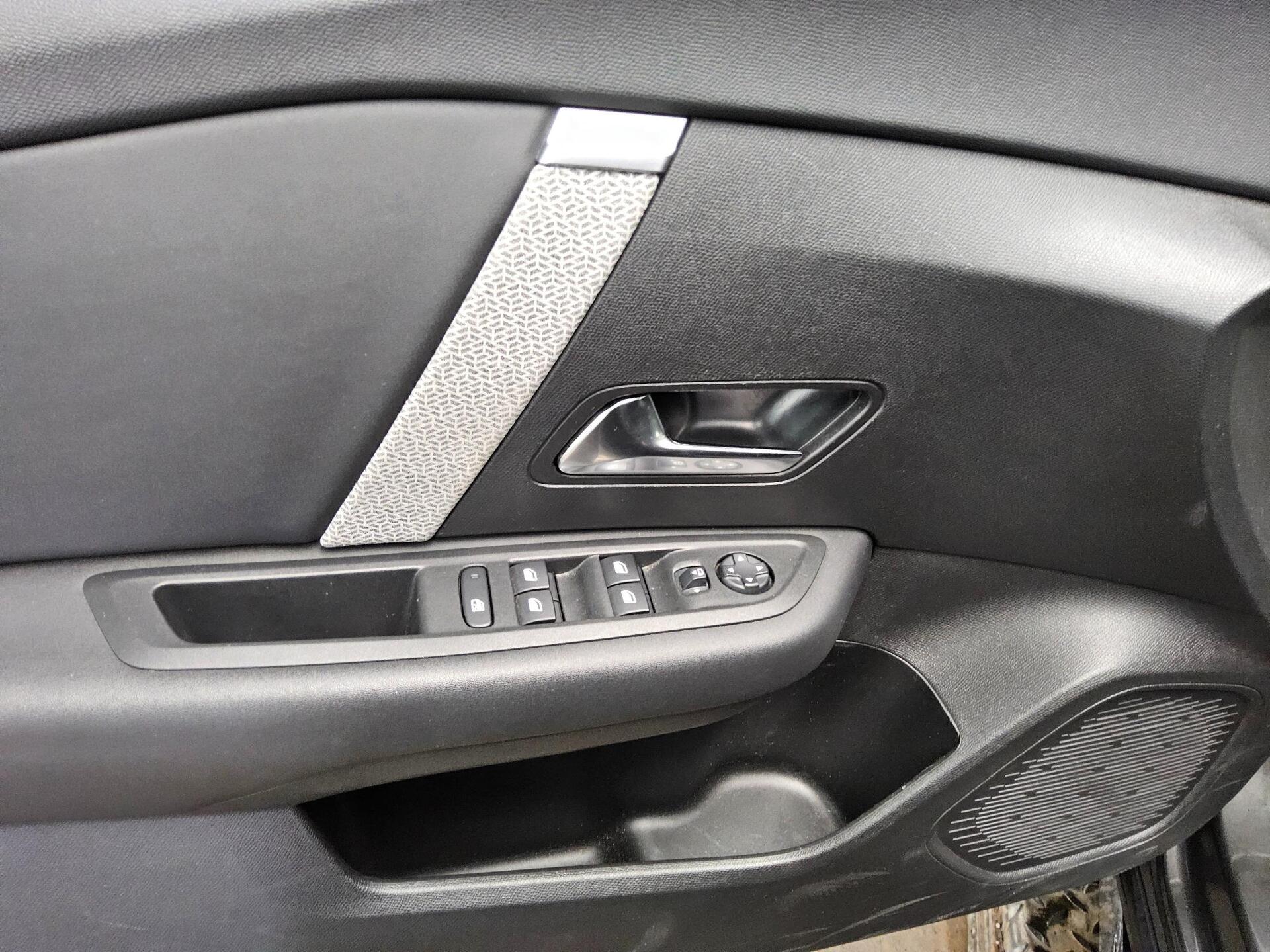Citroën C4 1.2 PureTech KLIMAAUT SHZ HUD PDC KAMERA 10