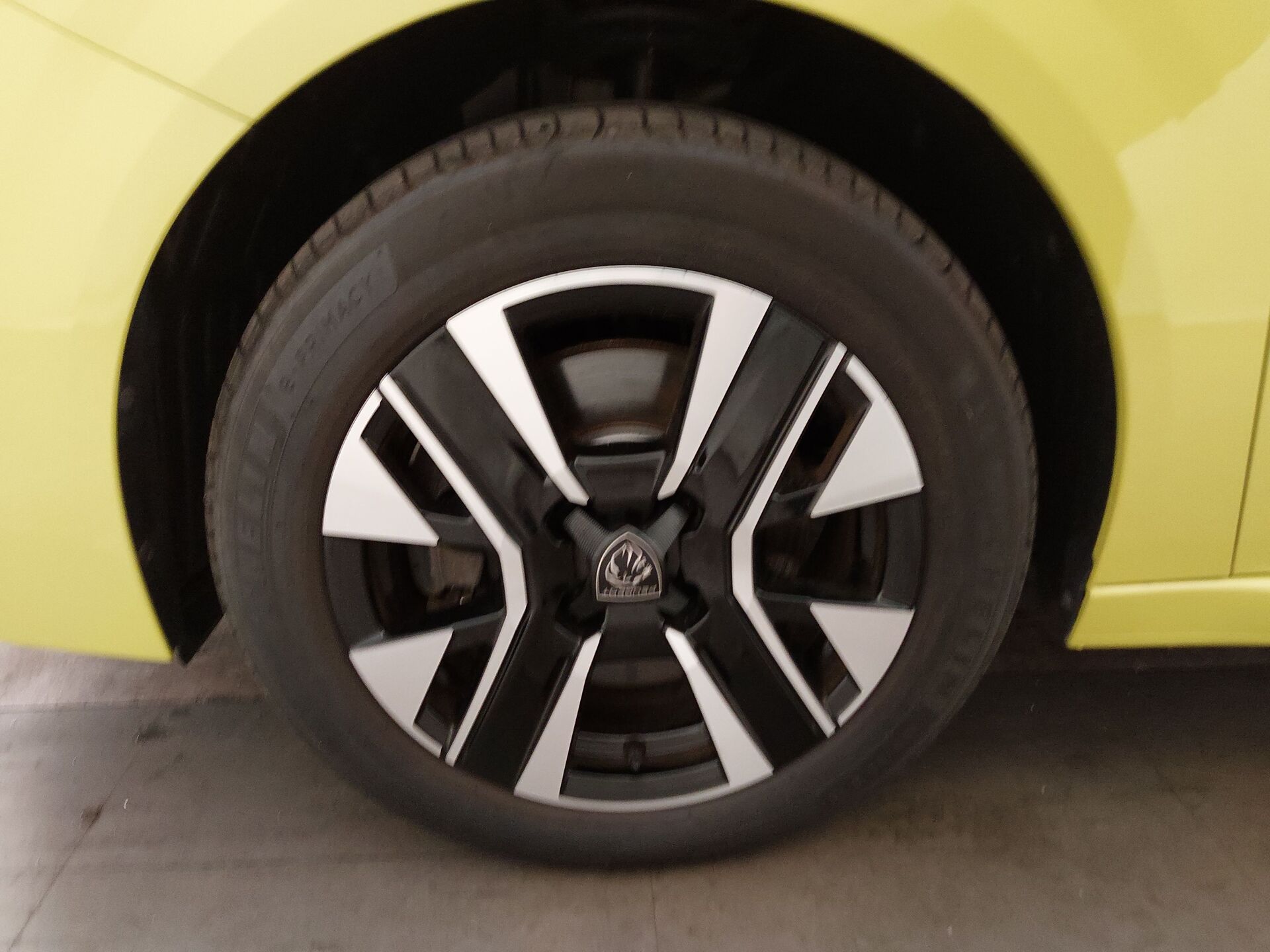 Peugeot 208 e-Style T-Leder Navi LED PDC 7