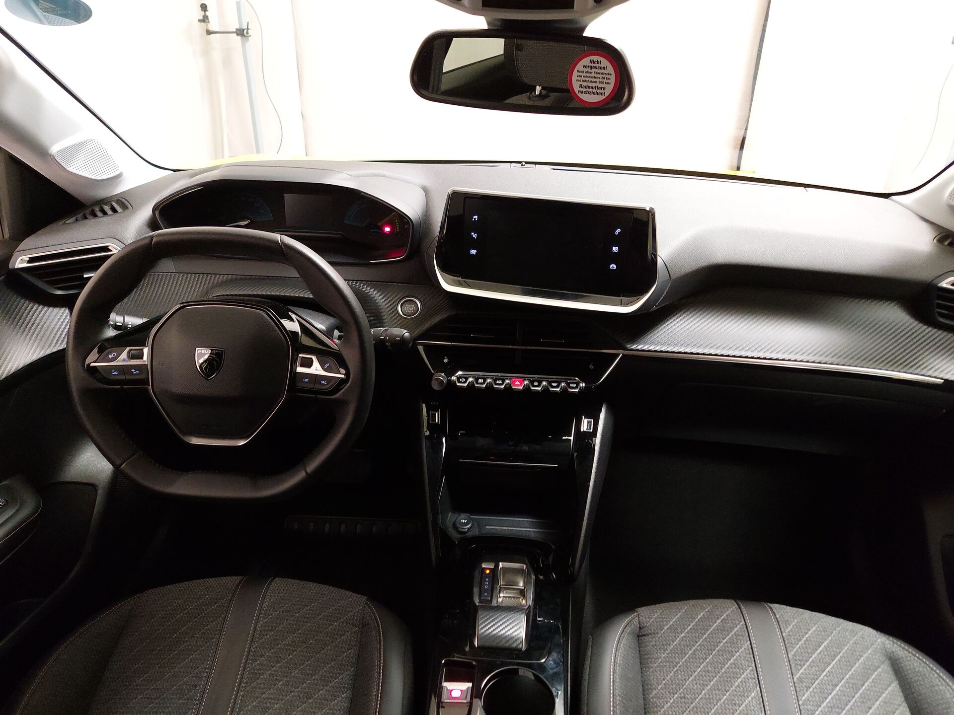 Peugeot 208 e-Style T-Leder Navi LED PDC 12