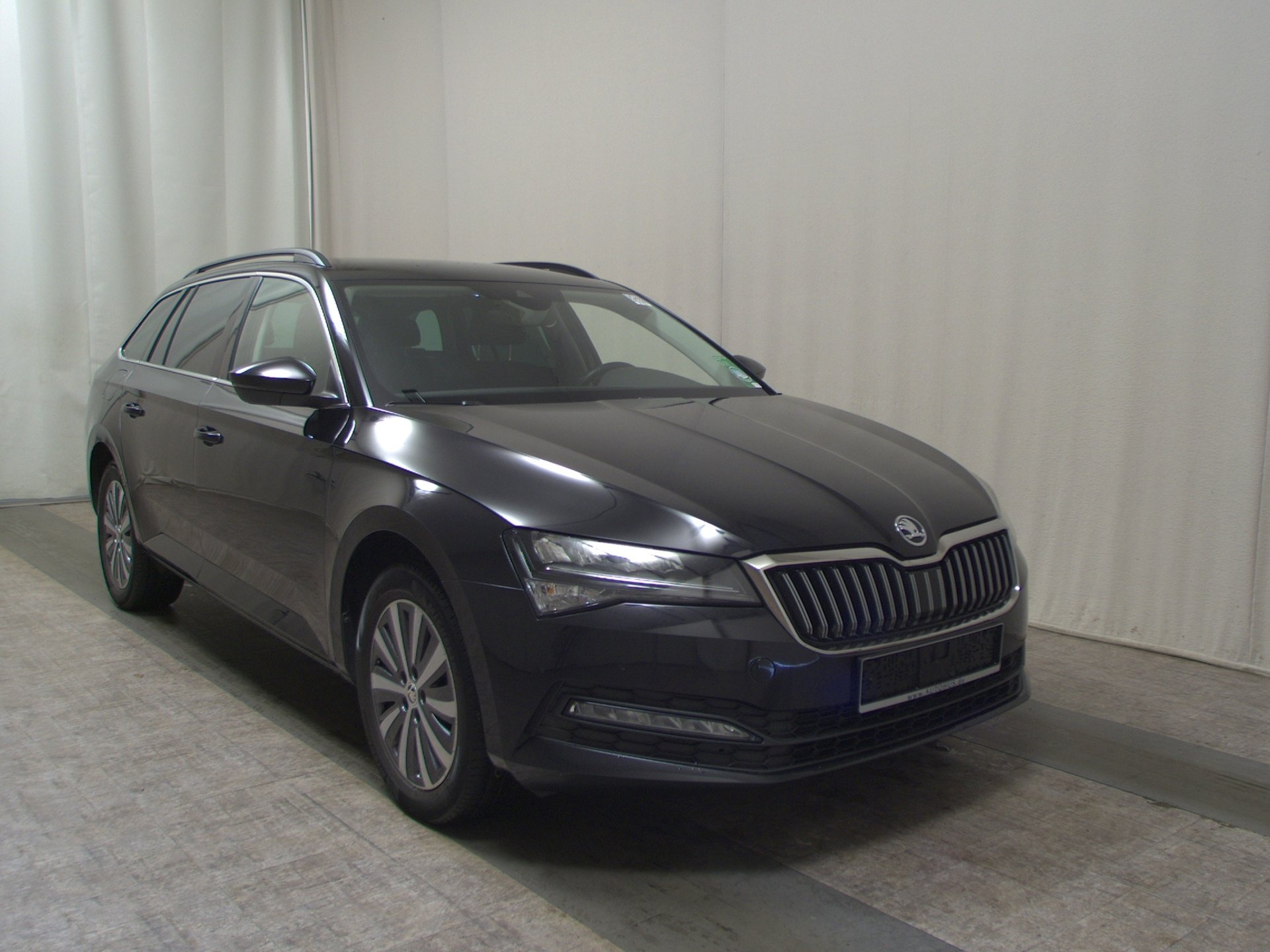 Skoda Superb Kombi 2.0 TDI Ambition Navi LED vc StHzg 3