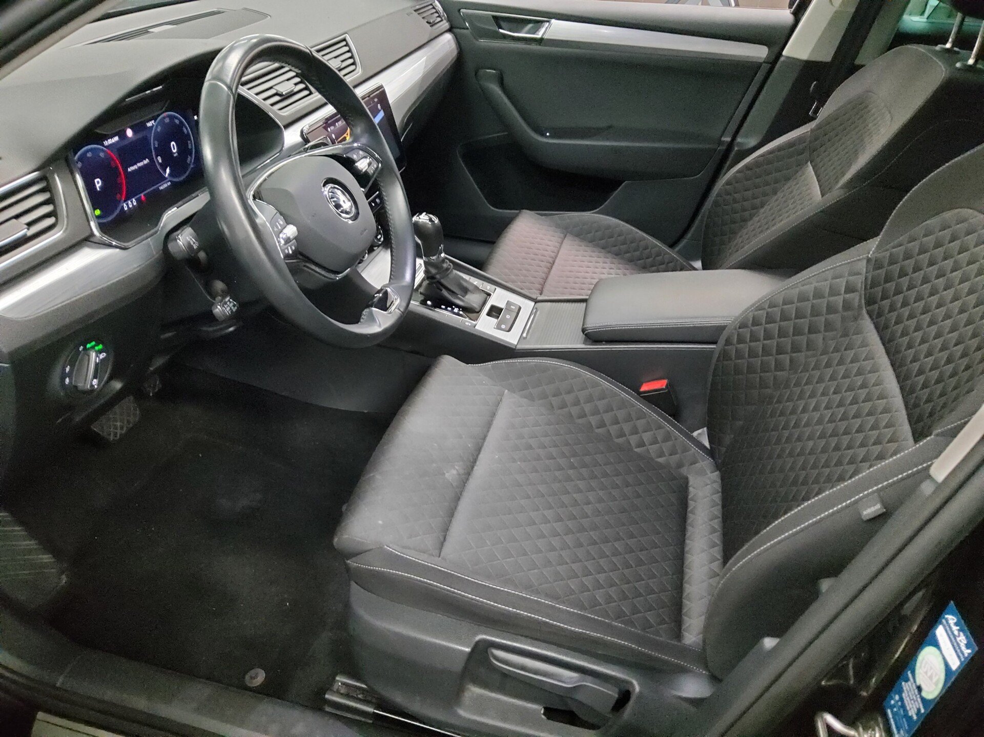 Skoda Superb Kombi 2.0 TDI Ambition Navi LED vc StHzg 9