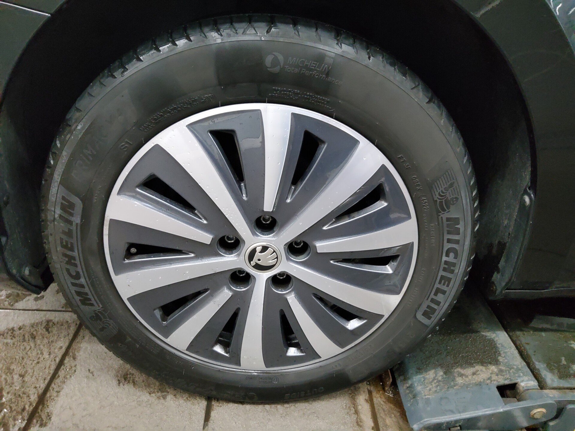 Skoda Superb Kombi 2.0 TDI Ambition Navi LED vc StHzg 11