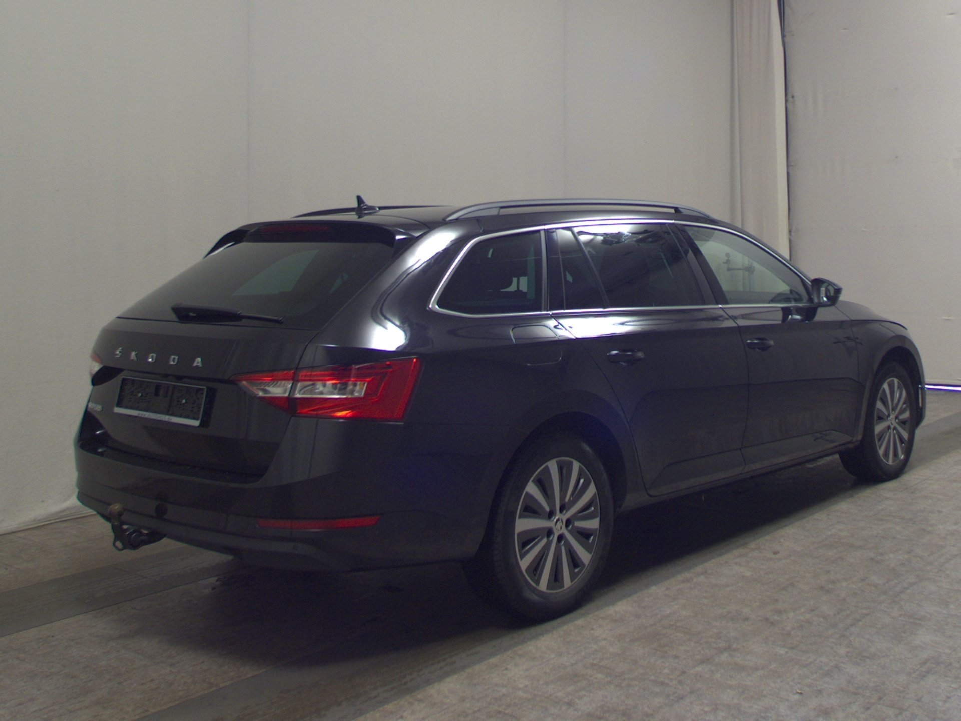 Skoda Superb Kombi 2.0 TDI Ambiente Navi LED VC RFK 4