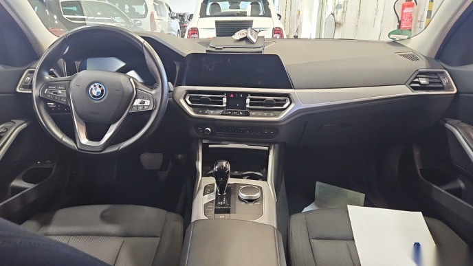 BMW 320e Touring Navi LED Shz PDC 5