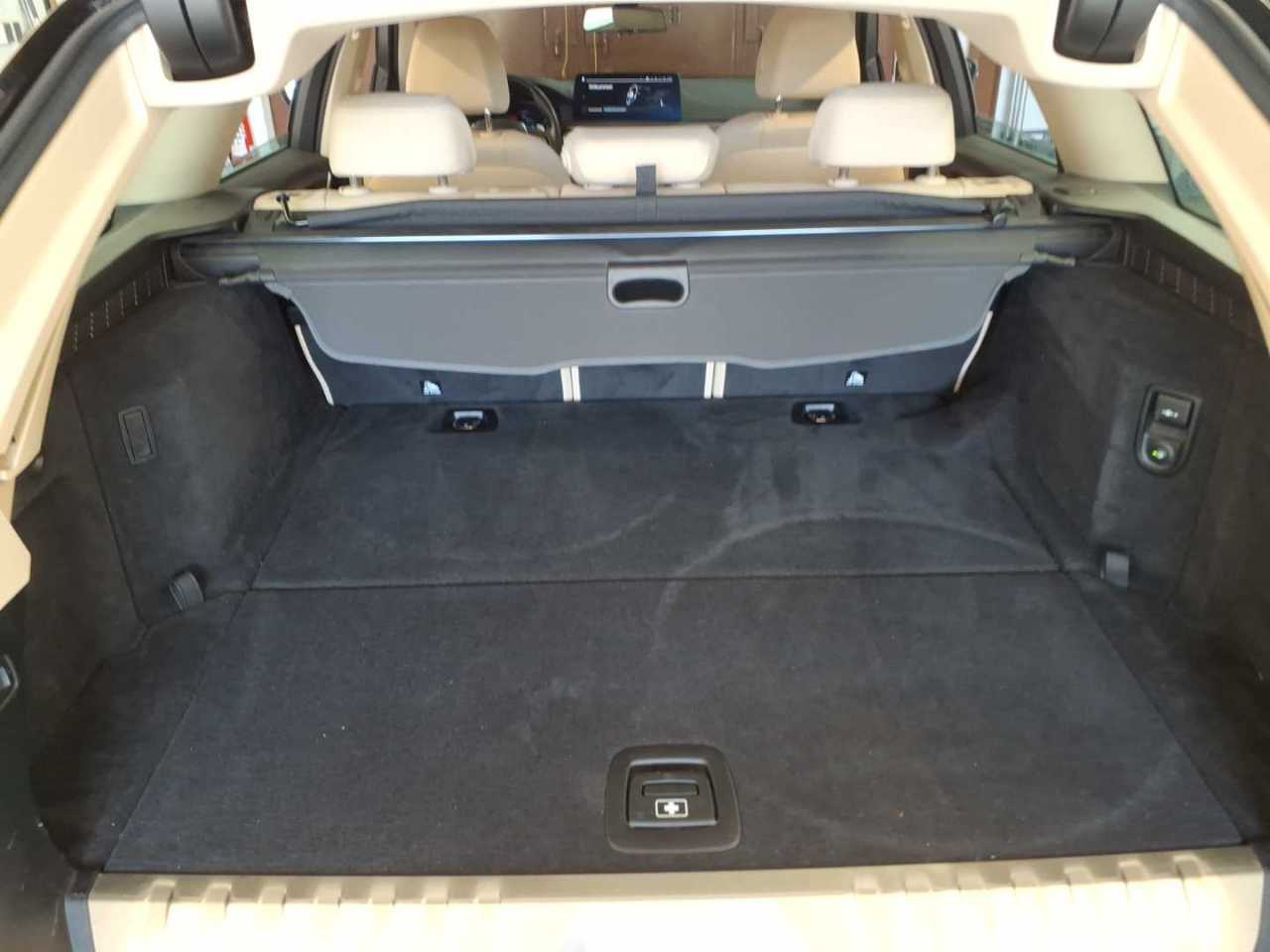 BMW 530e Touring xDr T-LEDER NAVI LC PROF. LED 7