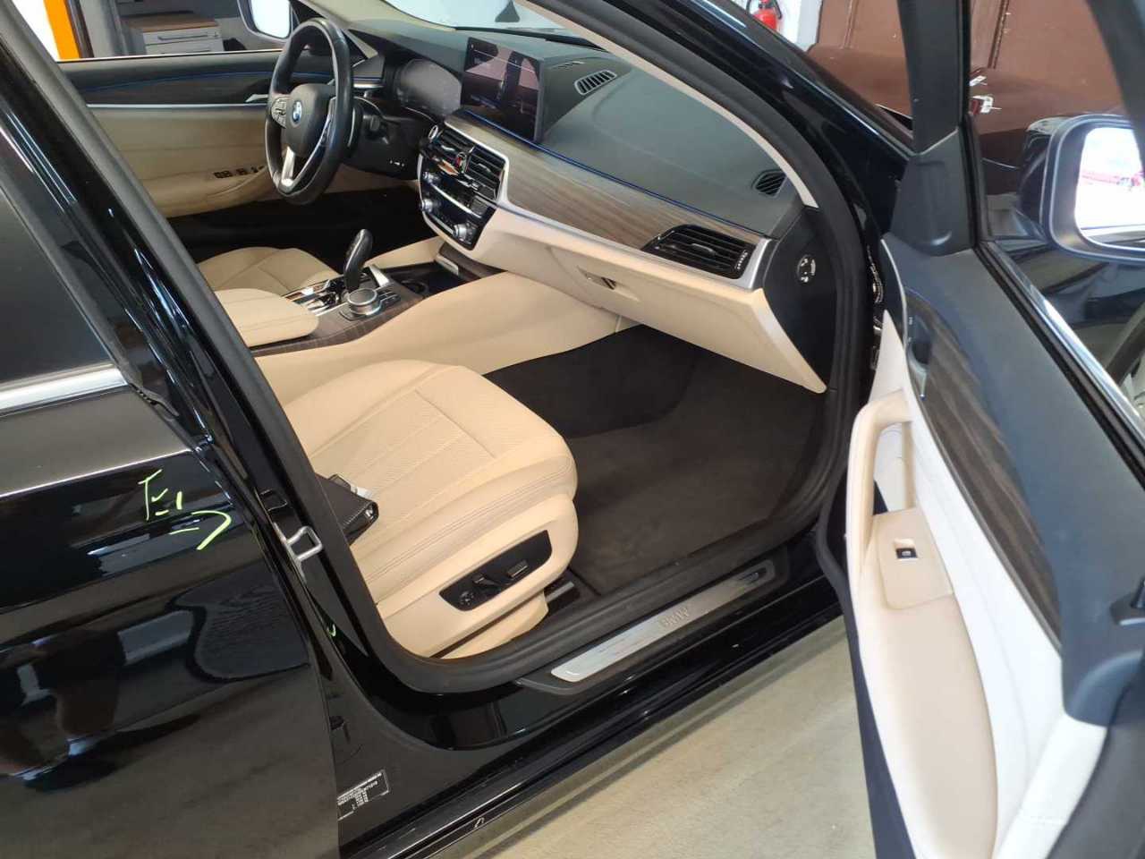 BMW 530e Touring xDr T-LEDER NAVI LC PROF. LED 6