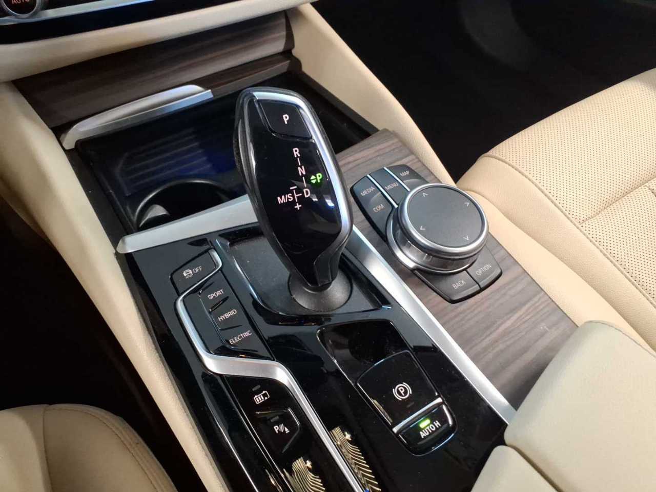 BMW 530e Touring xDr T-LEDER NAVI LC PROF. LED 8
