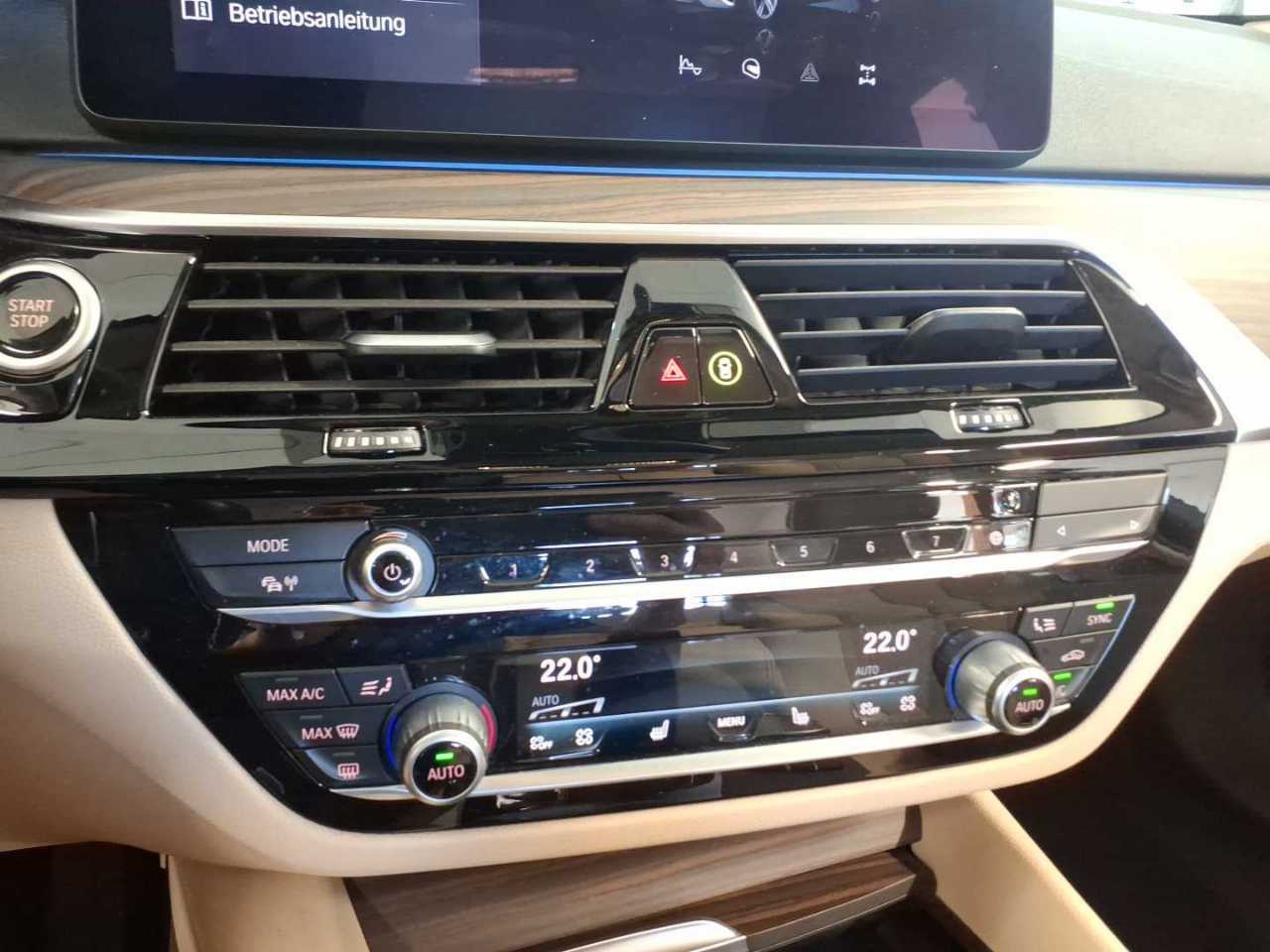 BMW 530e Touring xDr T-LEDER NAVI LC PROF. LED 9