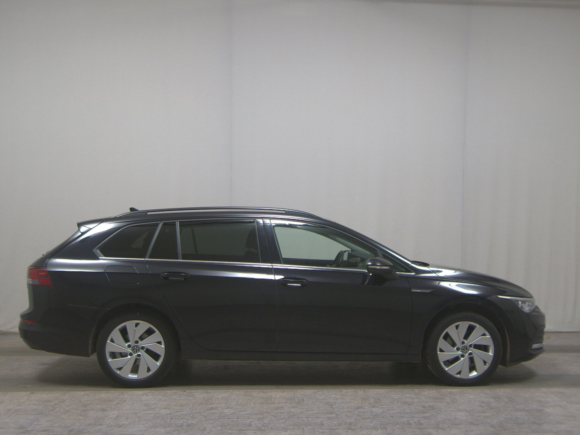 Volkswagen Golf-8 Var. 2.0 TDI Style Navi LED ACC DC AHK