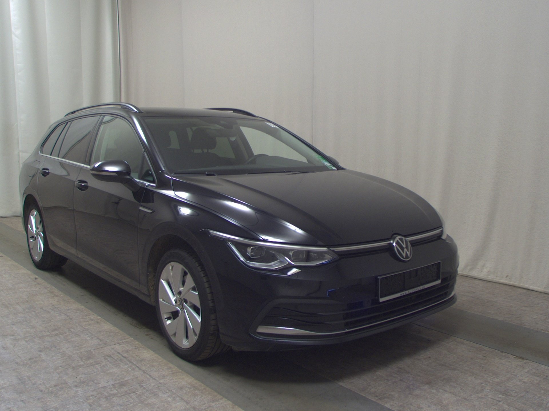 Volkswagen Golf-8 Var. 2.0 TDI Style Navi LED ACC DC AHK 3