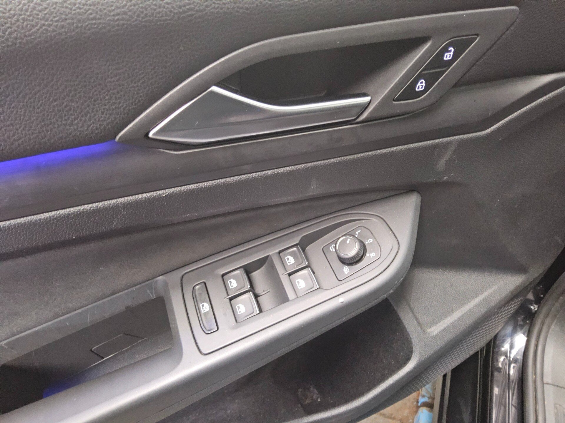 Volkswagen Golf-8 Var. 2.0 TDI Style Navi LED ACC DC AHK 9