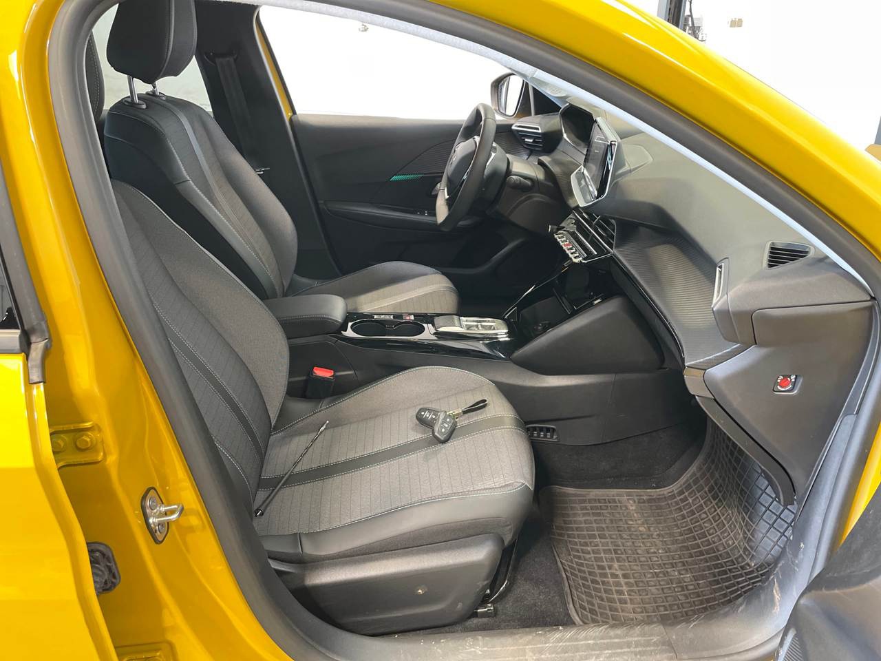 Peugeot 208 Allure NAVI KLIMAAUT LED SHZ PDC 7