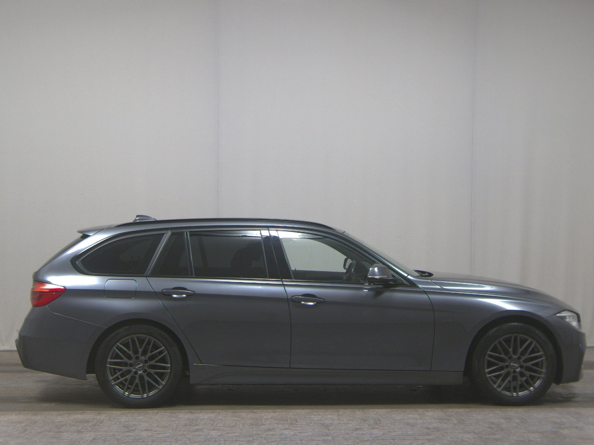 BMW 320dA Touring M-Sport Navi LED AHK PDC SHZ