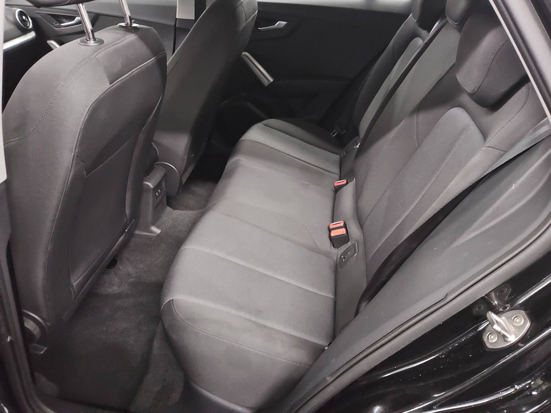 Audi Q2 30 TDI 13