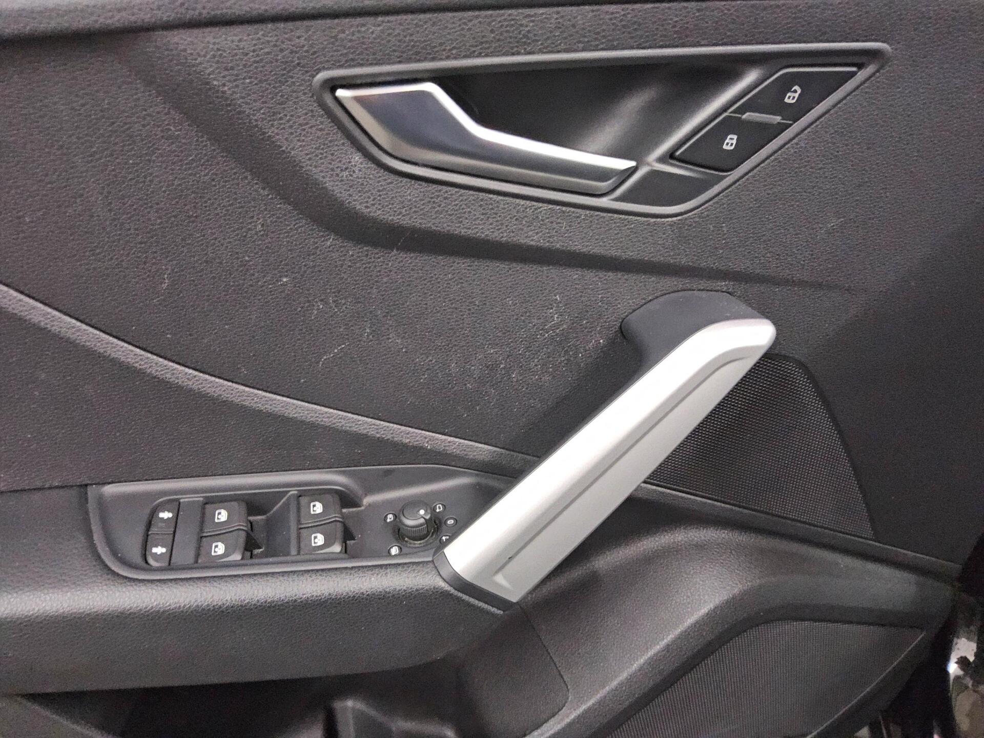 Audi Q2 30 TDI 10