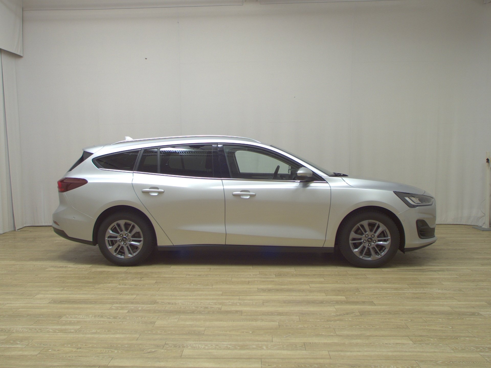 Ford Focus Turnier 1.5 EB Titanium X Navi LED RFK PDC