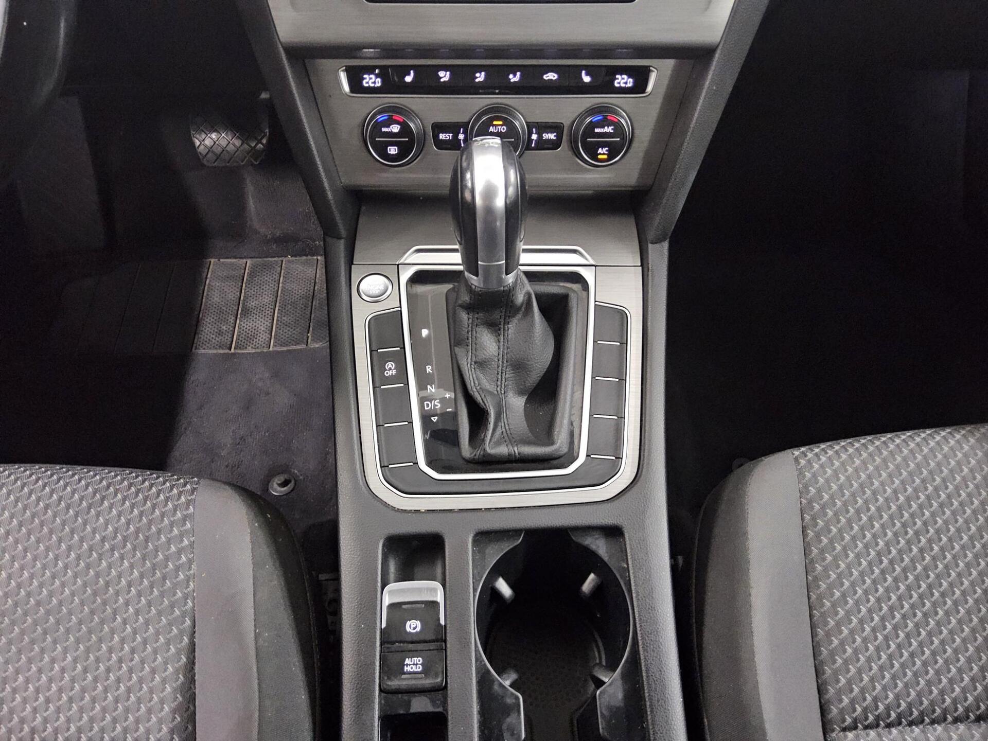 Volkswagen Passat Variant 1.6 TDI Trendline Navi AHK PDC 6