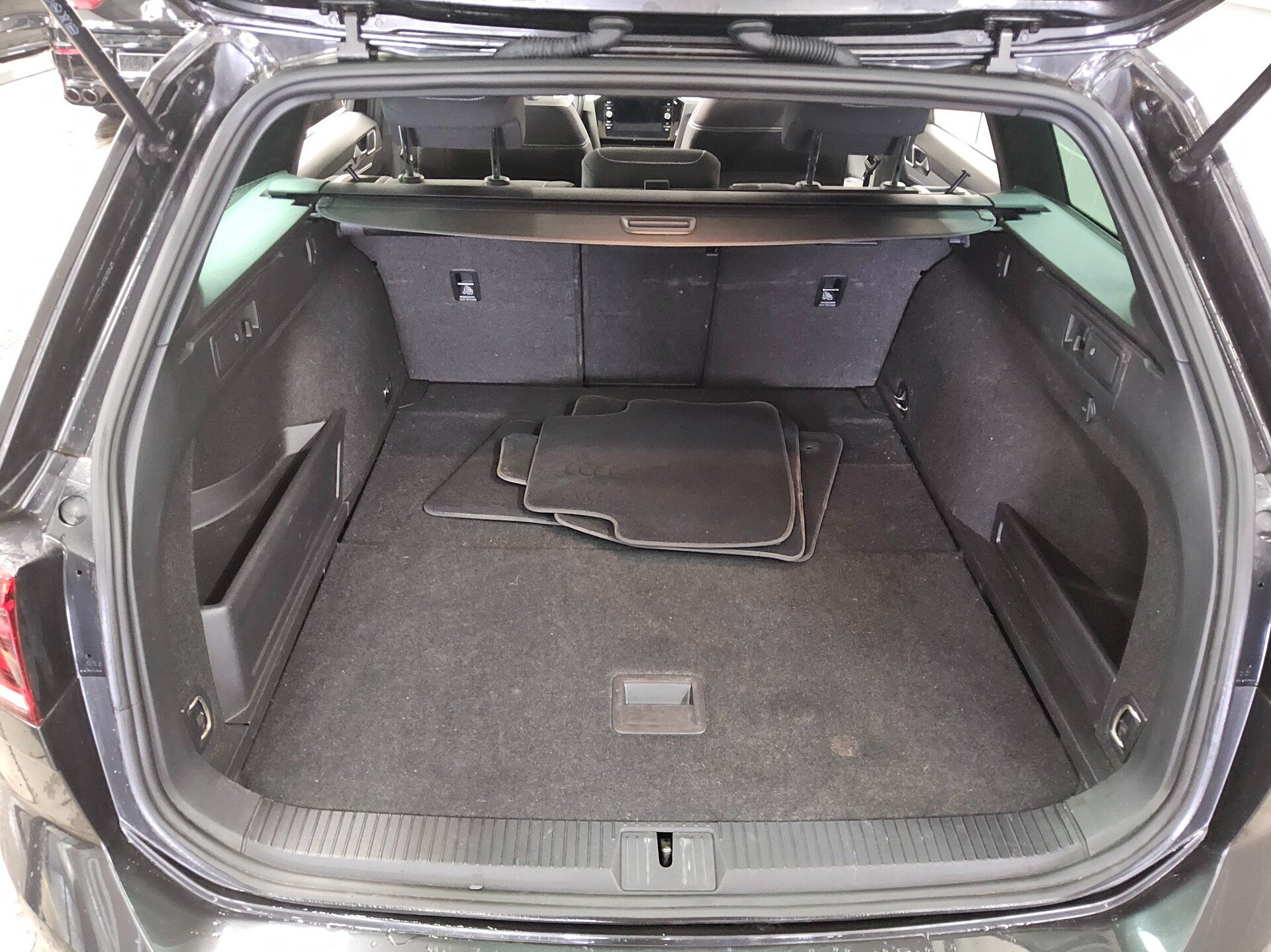 Volkswagen Passat Var. 2.0 TDI Business Navi LED Pano Sthzg RFK 11