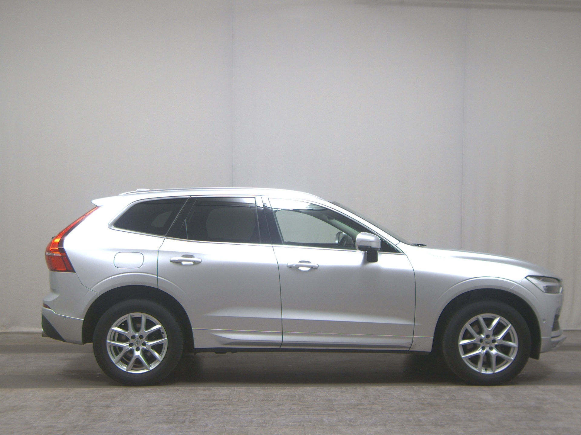 Volvo XC60 B4 Momentum Pro Leder Navi LED 360° AHK