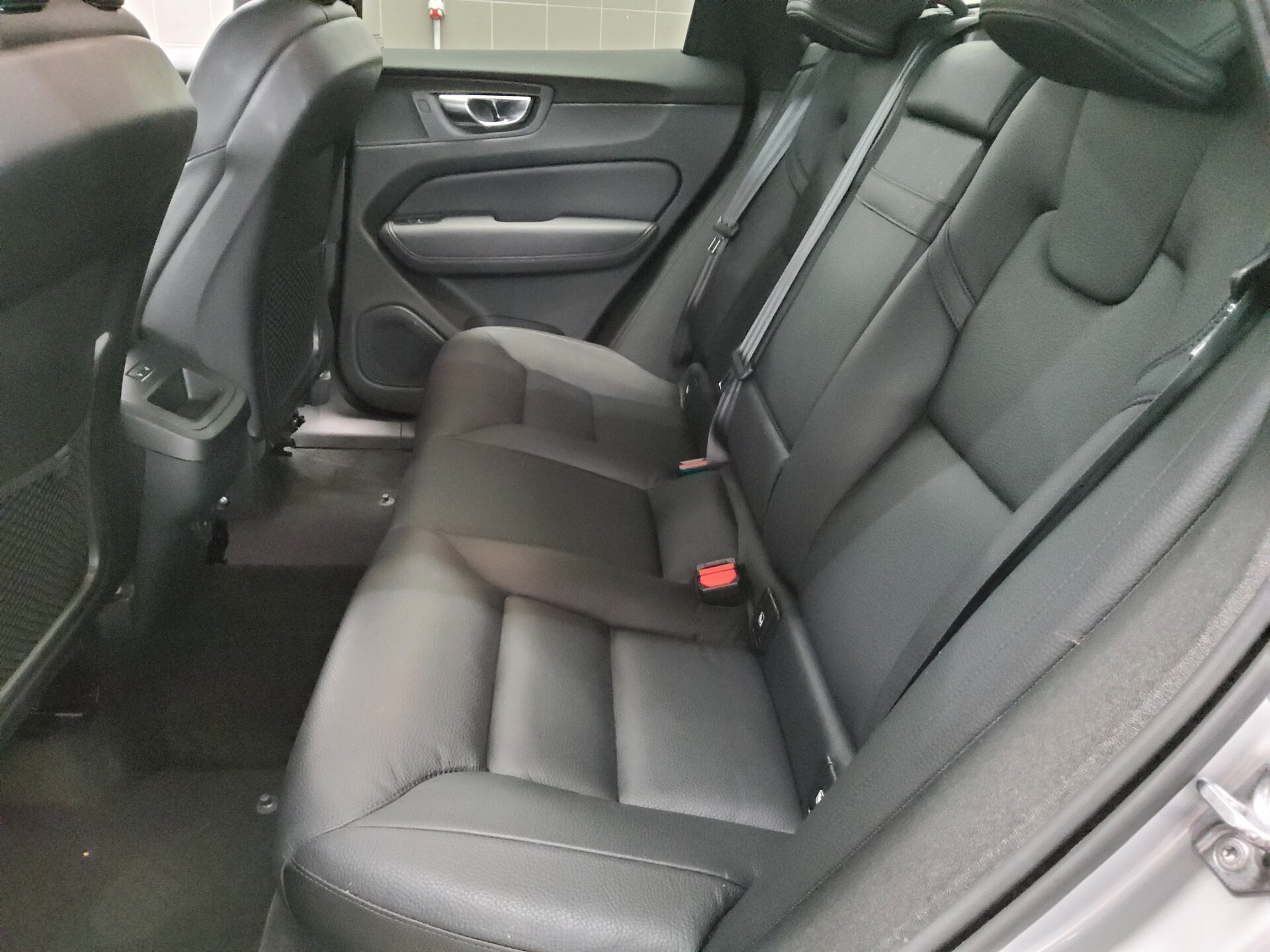 Volvo XC60 B4 Momentum Pro Leder Navi LED 360° AHK 13