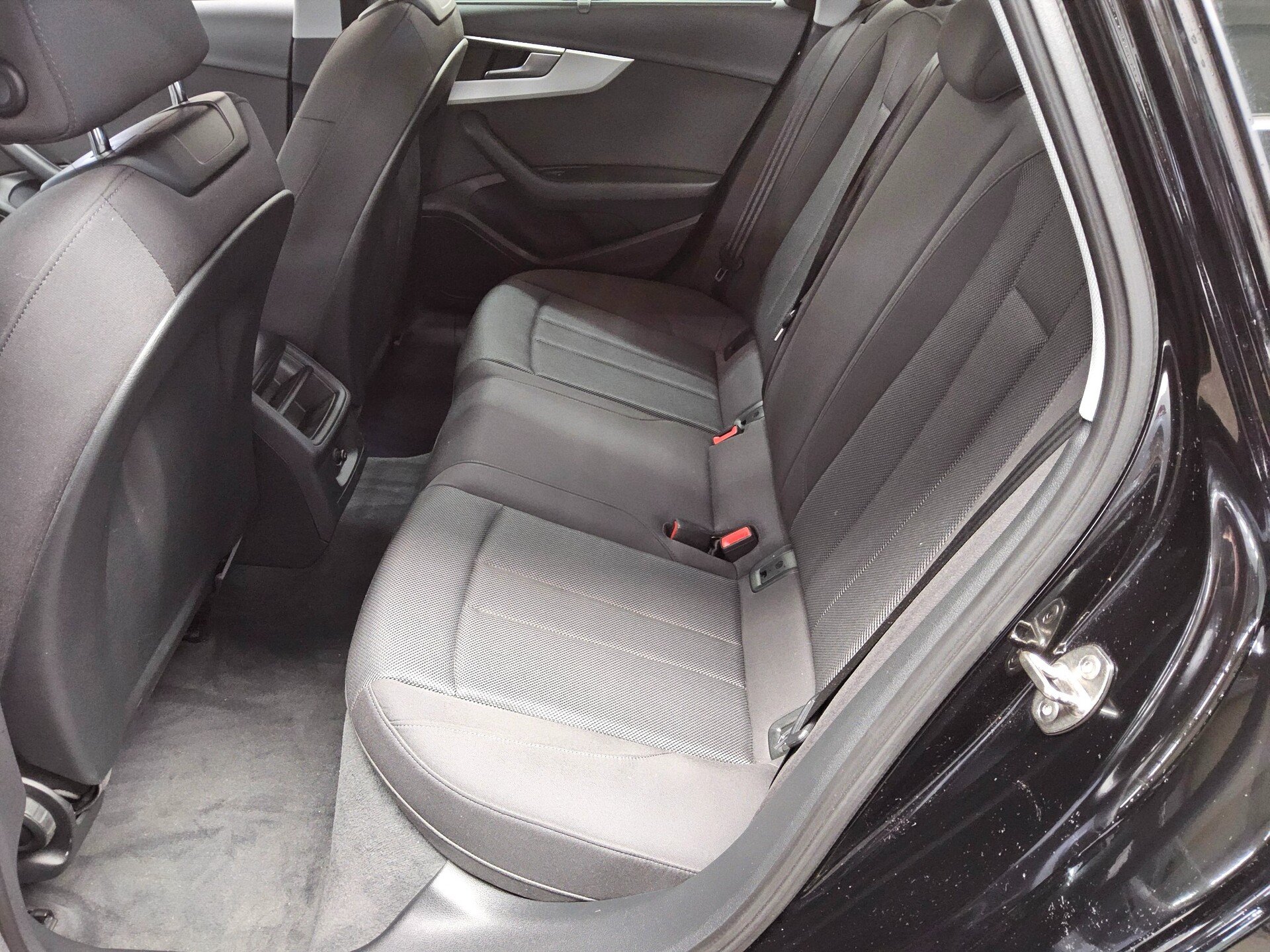 Audi A4 40 TDI advanced Navi LED Sound PDC Tempomat 12