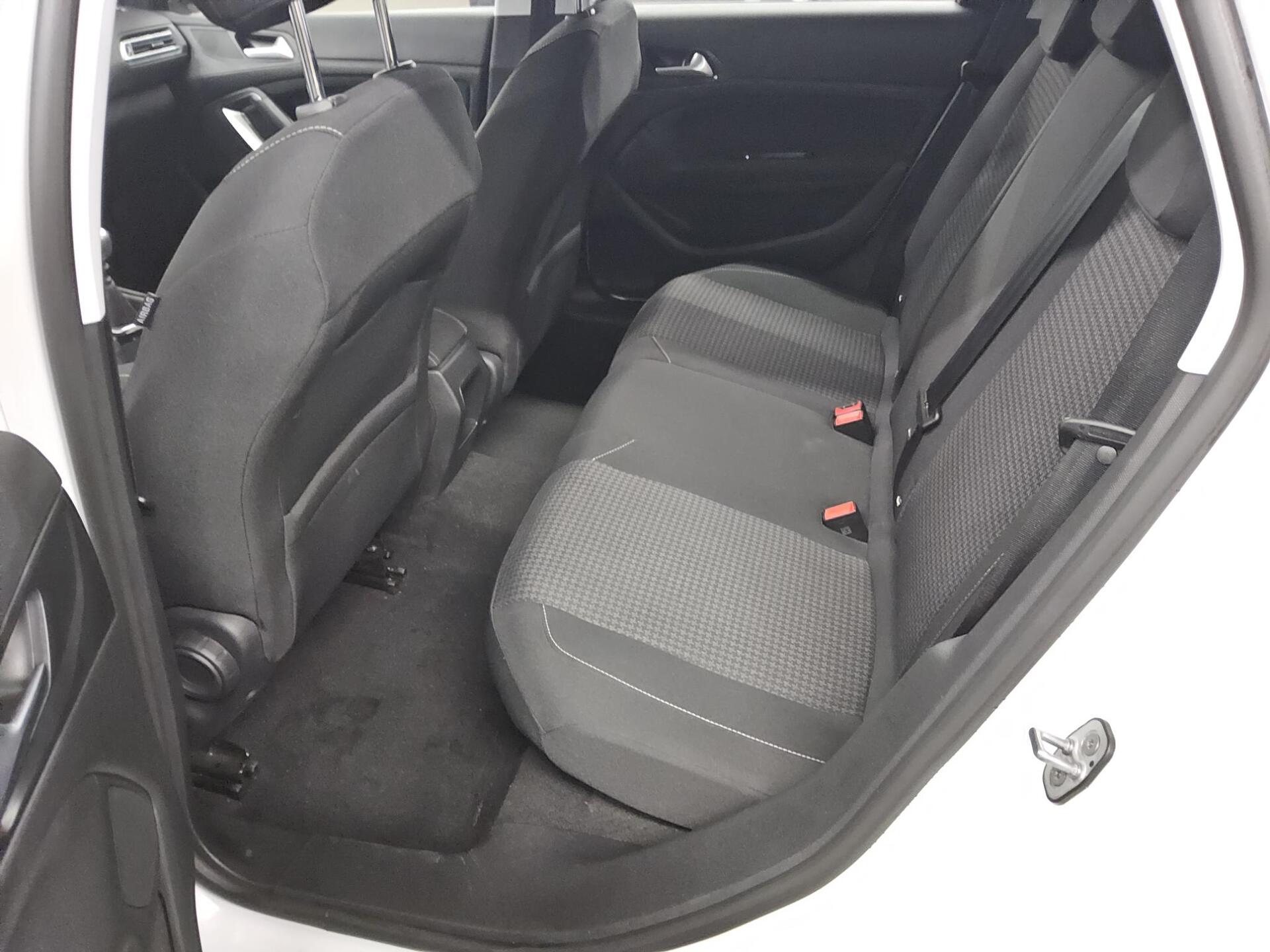 Peugeot 308 1.5 BlueHDI Active Navi Shz PDC Tempomat 12
