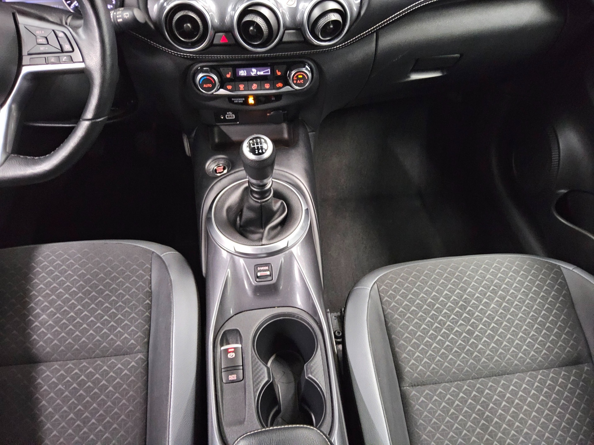 Nissan Juke 1.0 N-Connecta T-Leder Navi LED RfK PDC Shz 6