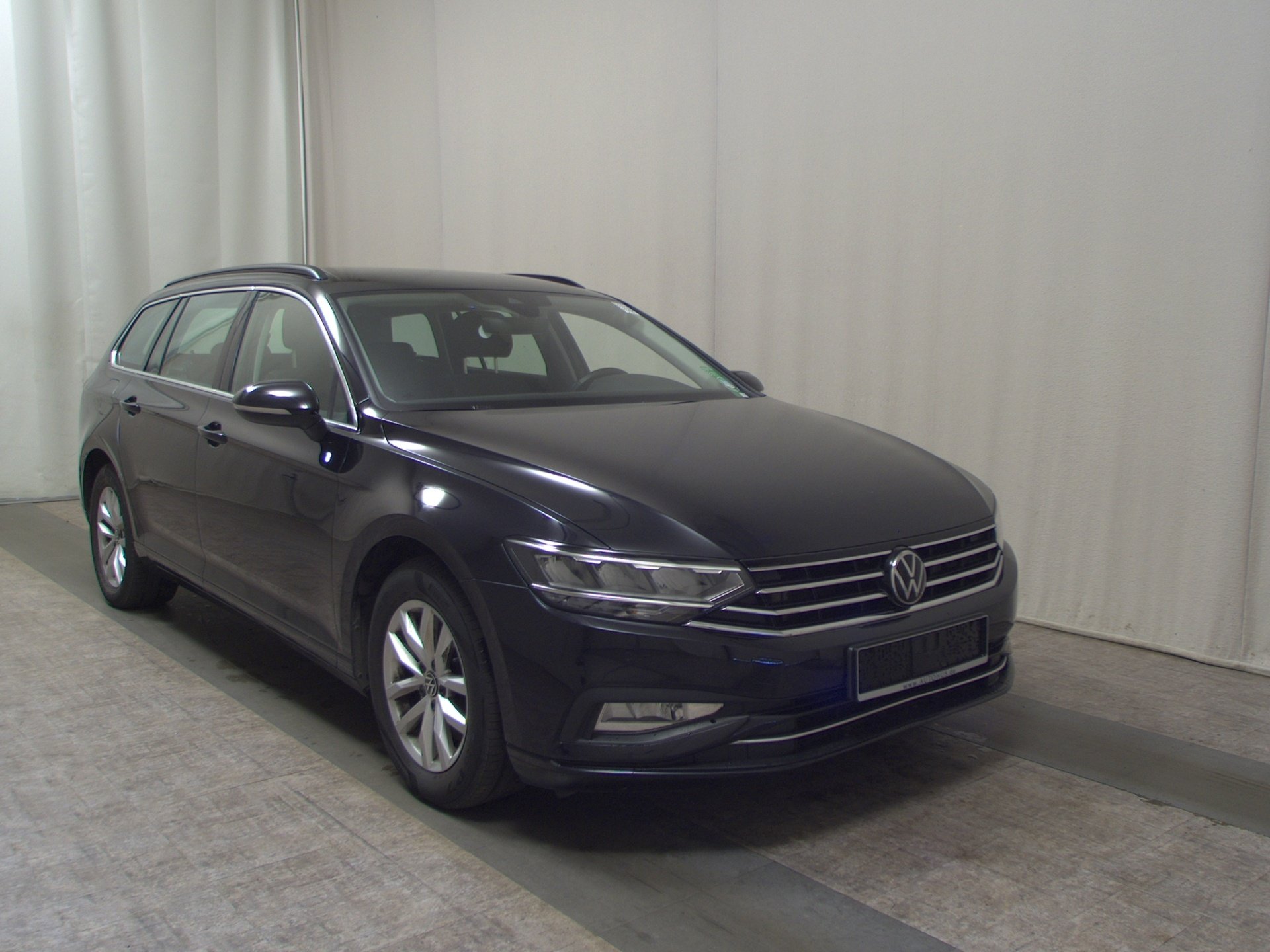 Volkswagen Passat Var. 2.0 TDI Business Navi LED RfK AHK 3