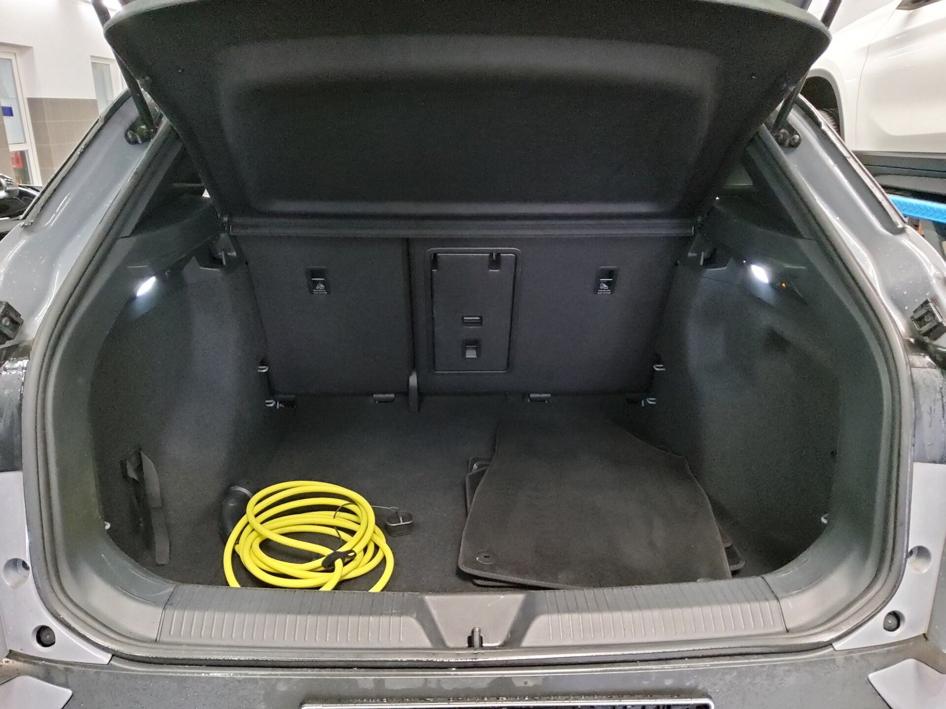 Volkswagen ID.4 Navi LED 12