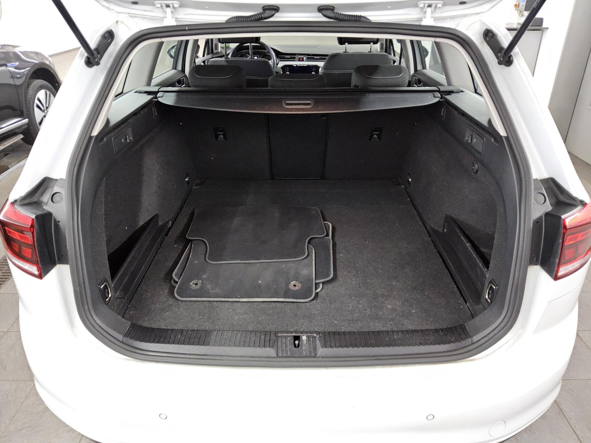 Volkswagen Passat Variant 2.0 TDI Business Navi LED Shz PDC 11